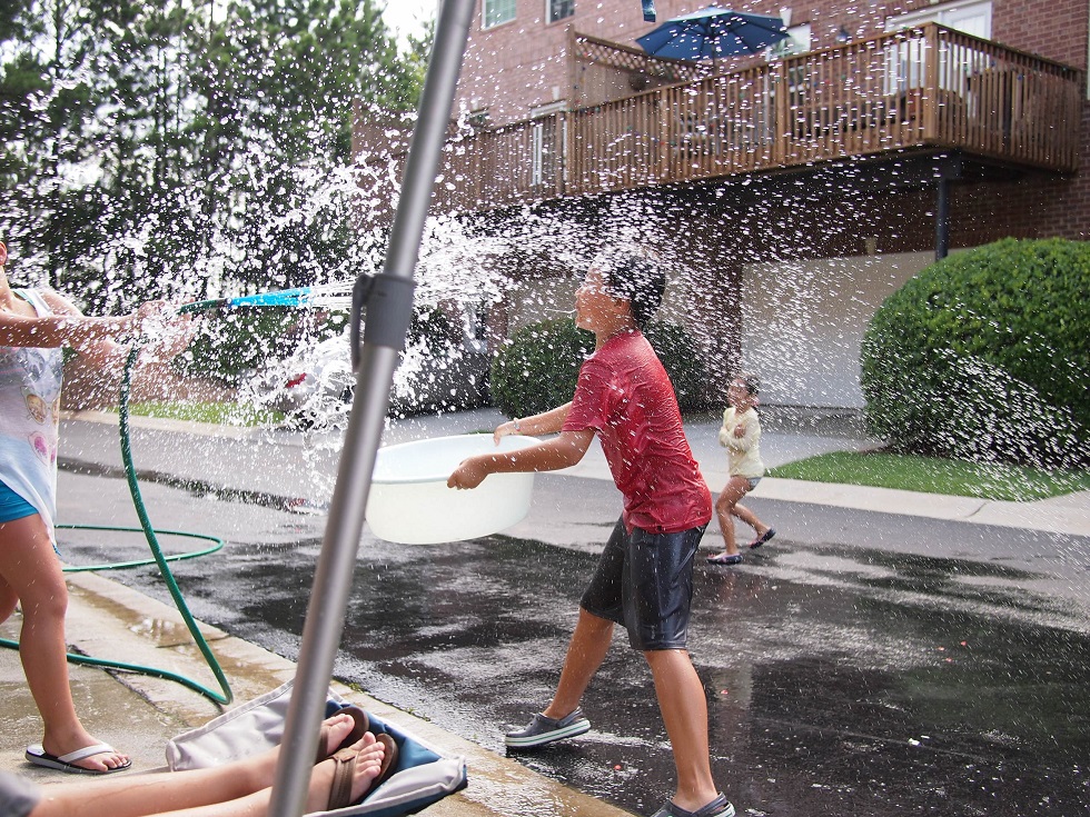 water ballon fight 05.jpg