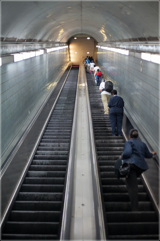 escalator2-2.jpg
