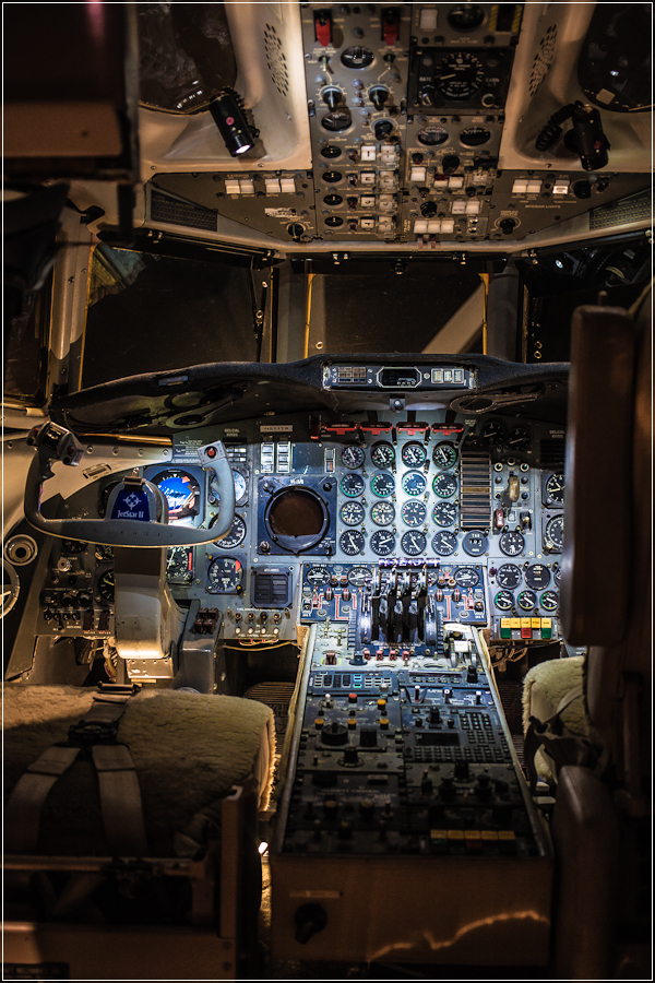 airplane-cockpit-20.jpg