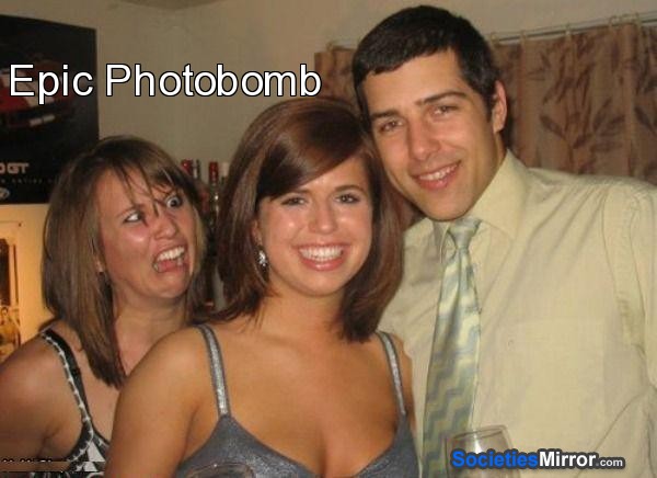 epic-photobomb-photobomb-couple-funny-pictures-1295644566.jpg
