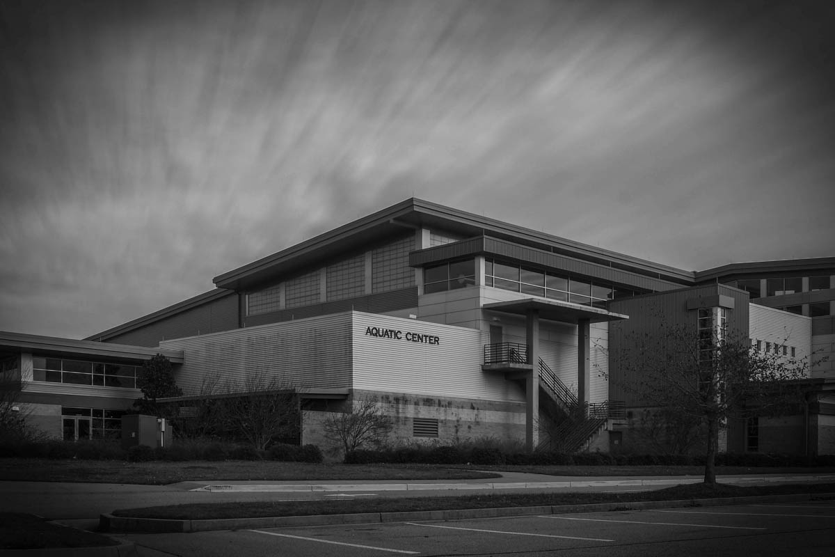 monocrom - aquatic center.JPG