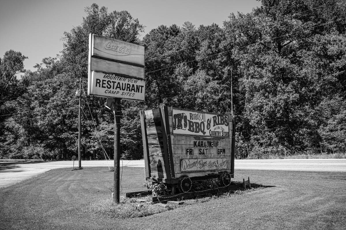 monocrom - jr's bbq.JPG