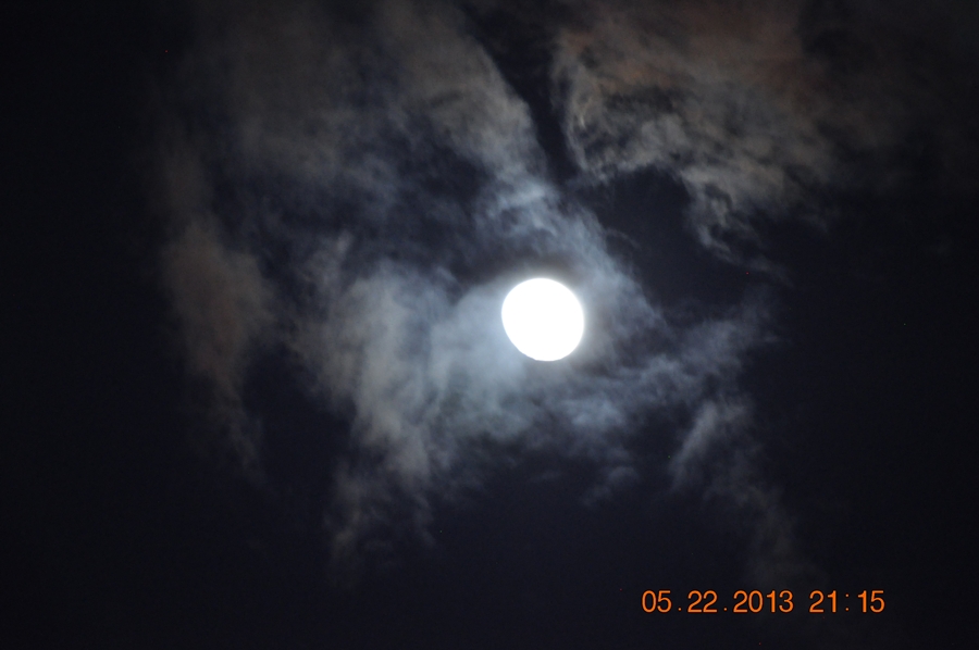 cloudmoon.JPG : 달과 함께